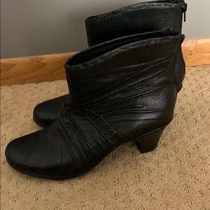 Women’s Black Cobb Hill Ankle Boots Size 9.5